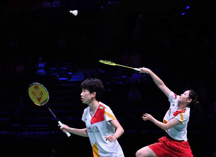 华横溢且合 华横溢且合