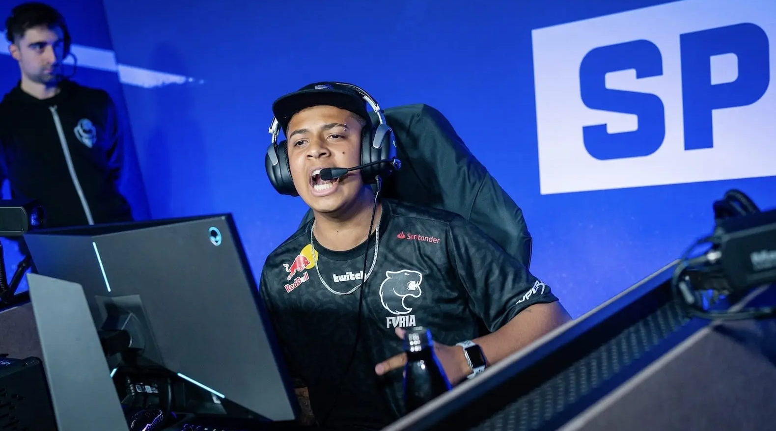 镜头迅速推 镜头迅速推